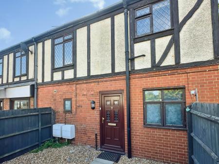 2 bedroom Flat to let in Stockingstone Road, Round Green, Luton, LU2