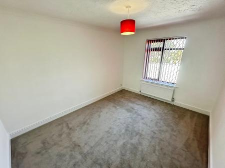2 bedroom Flat to let in Stockingstone Road, Round Green, Luton, LU2