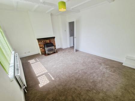2 bedroom Flat to let in Stockingstone Road, Round Green, Luton, LU2