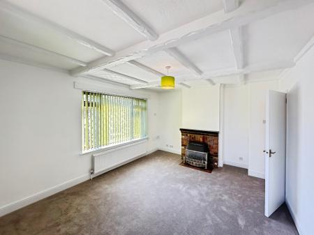 2 bedroom Flat to let in Stockingstone Road, Round Green, Luton, LU2
