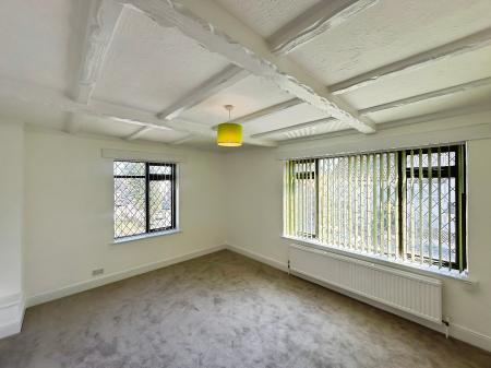 2 bedroom Flat to let in Stockingstone Road, Round Green, Luton, LU2