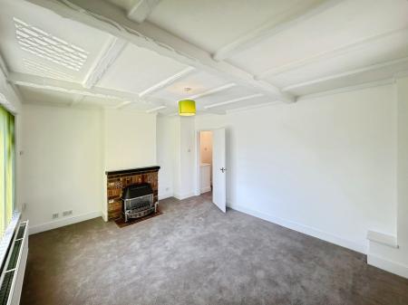 2 bedroom Flat to let in Stockingstone Road, Round Green, Luton, LU2