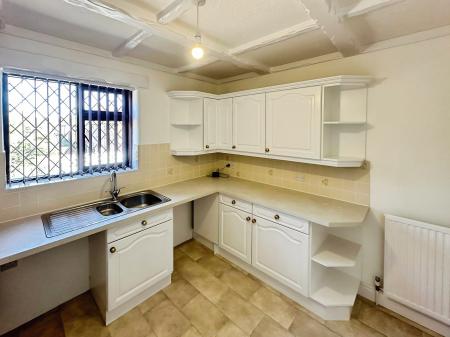 2 bedroom Flat to let in Stockingstone Road, Round Green, Luton, LU2