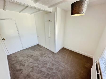 2 bedroom Flat to let in Stockingstone Road, Round Green, Luton, LU2
