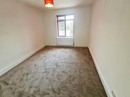 2 bedroom Flat to let in Stockingstone Road, Round Green, Luton, LU2
