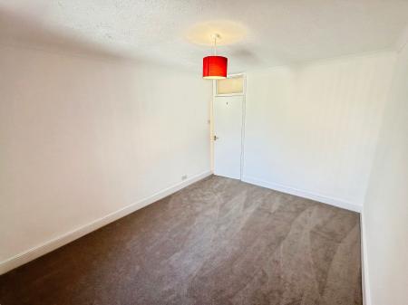 2 bedroom Flat to let in Stockingstone Road, Round Green, Luton, LU2