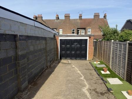 3 bedroom Terraced House for sale in Beechwood Road, Leagrave, Luton, LU4