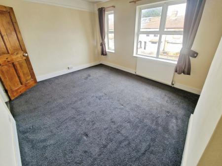 3 bedroom Terraced House for sale in Beechwood Road, Leagrave, Luton, LU4