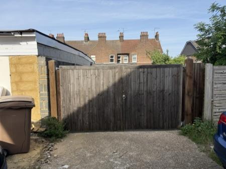3 bedroom Terraced House for sale in Beechwood Road, Leagrave, Luton, LU4