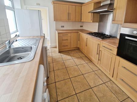 3 bedroom Terraced House for sale in Beechwood Road, Leagrave, Luton, LU4