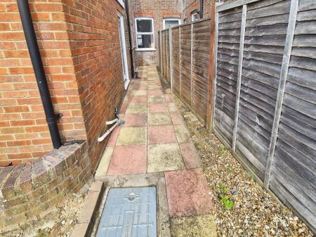 3 bedroom Terraced House for sale in Beechwood Road, Leagrave, Luton, LU4
