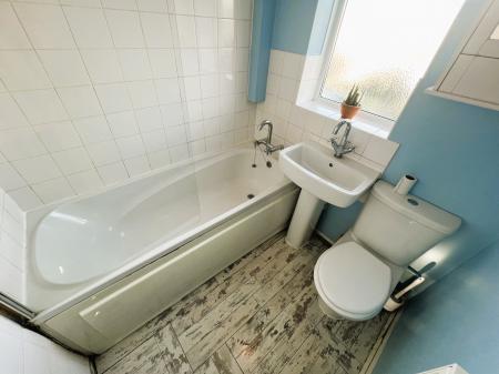2 bedroom Terraced House to let in Chesford Road, Wigmore, Luton, LU2