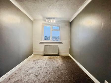 2 bedroom Terraced House to let in Chesford Road, Wigmore, Luton, LU2