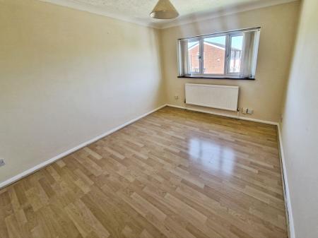 1 bedroom Flat for sale in Moreton Road North, Round Green, Luton, LU2