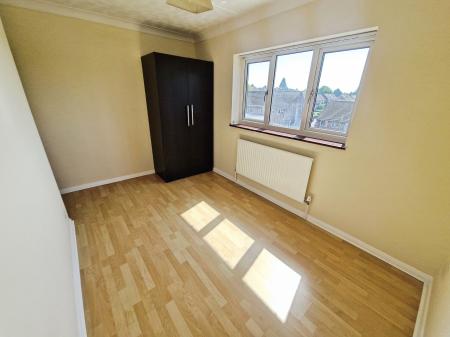 1 bedroom Flat for sale in Moreton Road North, Round Green, Luton, LU2