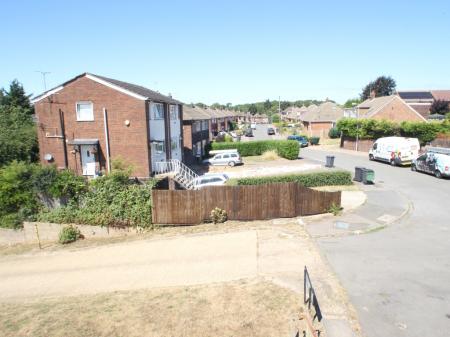 1 bedroom Flat for sale in Moreton Road North, Round Green, Luton, LU2