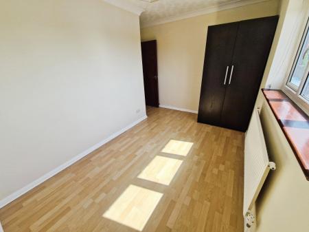 1 bedroom Flat for sale in Moreton Road North, Round Green, Luton, LU2