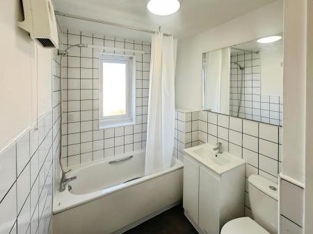 2 bedroom Terraced House to let in Swan Mead, Lewsey Farm, Luton, LU4