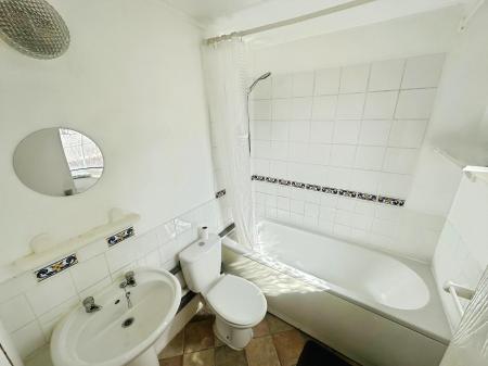 0 bedroom Studio flat to let in Twyford Drive, Wigmore, Luton, LU2