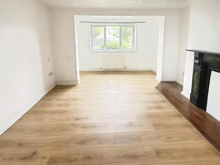 3 bedroom Semi-detached house to let in Eighth Avenue, Sundon Park, Luton, LU3