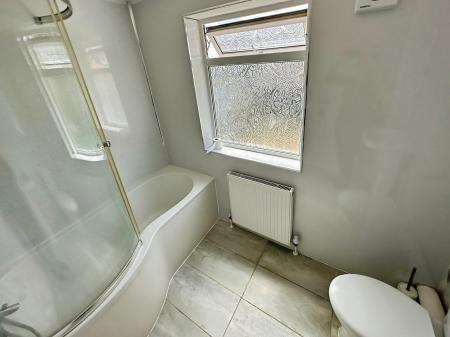 3 bedroom Semi-detached house to let in Eighth Avenue, Sundon Park, Luton, LU3