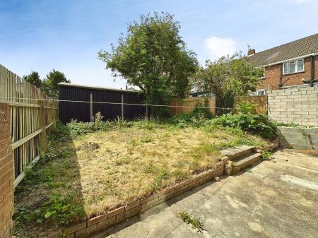 3 bedroom Semi-detached house to let in Eighth Avenue, Sundon Park, Luton, LU3