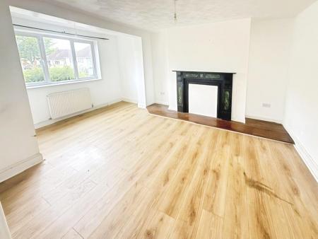3 bedroom Semi-detached house to let in Eighth Avenue, Sundon Park, Luton, LU3
