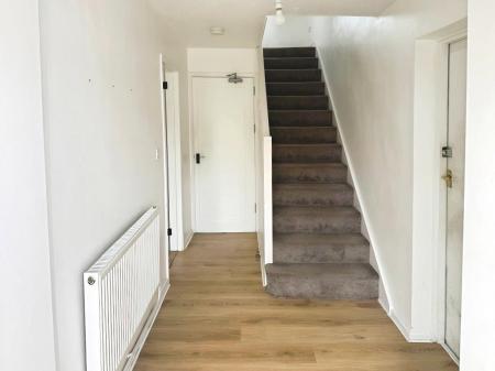3 bedroom Semi-detached house to let in Eighth Avenue, Sundon Park, Luton, LU3