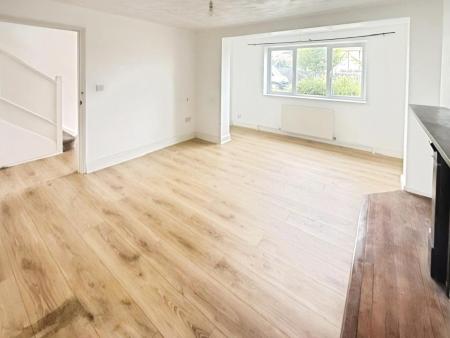 3 bedroom Semi-detached house to let in Eighth Avenue, Sundon Park, Luton, LU3