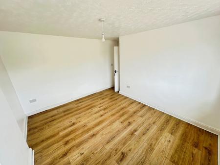3 bedroom Semi-detached house to let in Eighth Avenue, Sundon Park, Luton, LU3