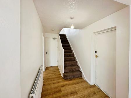 3 bedroom Semi-detached house to let in Eighth Avenue, Sundon Park, Luton, LU3