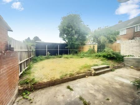 3 bedroom Semi-detached house to let in Eighth Avenue, Sundon Park, Luton, LU3