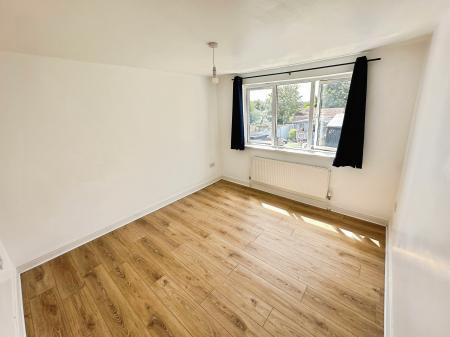 3 bedroom Semi-detached house to let in Eighth Avenue, Sundon Park, Luton, LU3