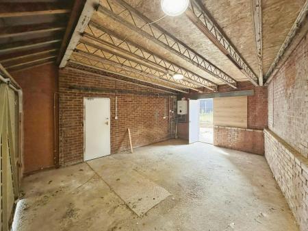 3 bedroom Semi-detached house to let in Eighth Avenue, Sundon Park, Luton, LU3