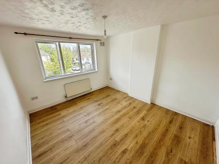 3 bedroom Semi-detached house to let in Eighth Avenue, Sundon Park, Luton, LU3