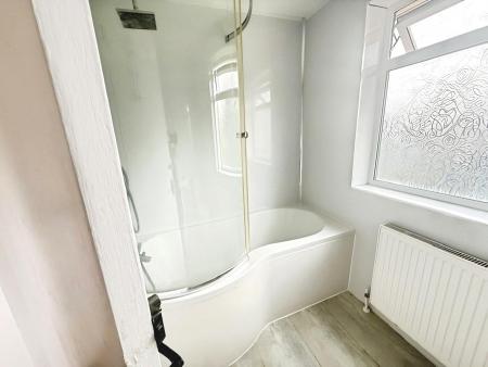 3 bedroom Semi-detached house to let in Eighth Avenue, Sundon Park, Luton, LU3