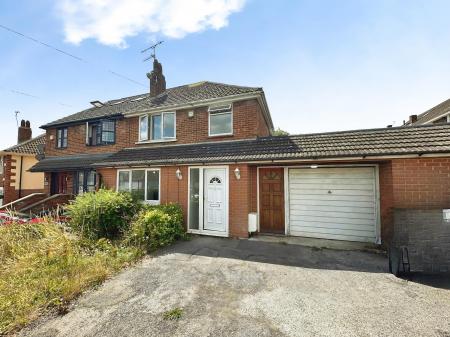 3 bedroom Semi-detached house to let in Eighth Avenue, Sundon Park, Luton, LU3
