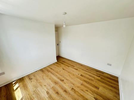 3 bedroom Semi-detached house to let in Eighth Avenue, Sundon Park, Luton, LU3