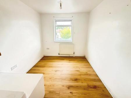 3 bedroom Semi-detached house to let in Eighth Avenue, Sundon Park, Luton, LU3