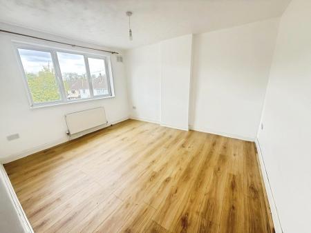 3 bedroom Semi-detached house to let in Eighth Avenue, Sundon Park, Luton, LU3