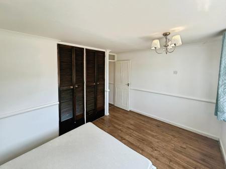 2 bedroom Flat to let in Handcross Road, Wigmore, Luton, LU2