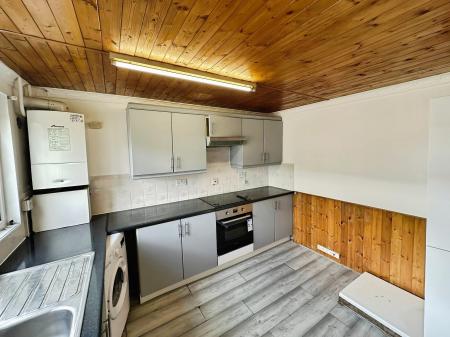 3 bedroom Terraced House to let in Sylam Close, Luton, LU3