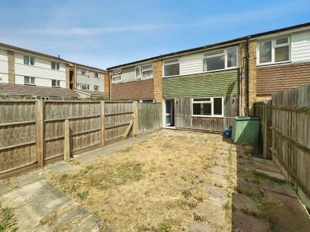 3 bedroom Terraced House to let in Sylam Close, Luton, LU3