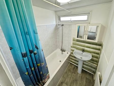 3 bedroom Terraced House to let in Sylam Close, Luton, LU3