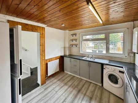 3 bedroom Terraced House to let in Sylam Close, Luton, LU3