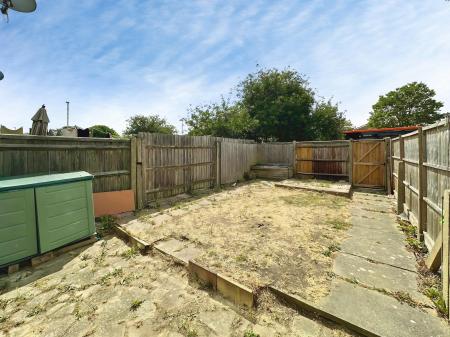 3 bedroom Terraced House to let in Sylam Close, Luton, LU3