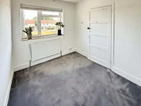 2 bedroom House share to let in Santingfield North, Farley Hill, Luton, LU1