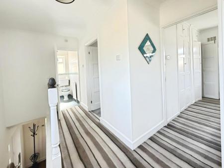 2 bedroom House share to let in Santingfield North, Farley Hill, Luton, LU1