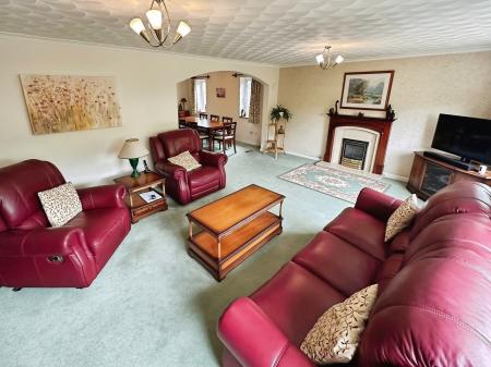 3 bedroom Detached house to let in Eaton Bray
