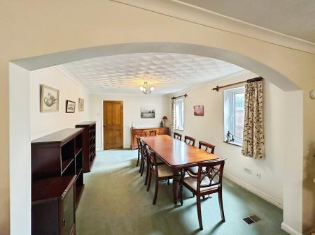 3 bedroom Detached house to let in Eaton Bray